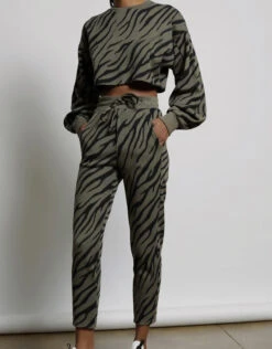 Twenty Montreal Bali Tiger Hyper Reality Knit Balloon Sleeve Cropped Top 9 Twenty Montreal Bali Tiger Hyper Reality Knit Balloon Sleeve Cropped Top -J.Lindeberg Shop 826252